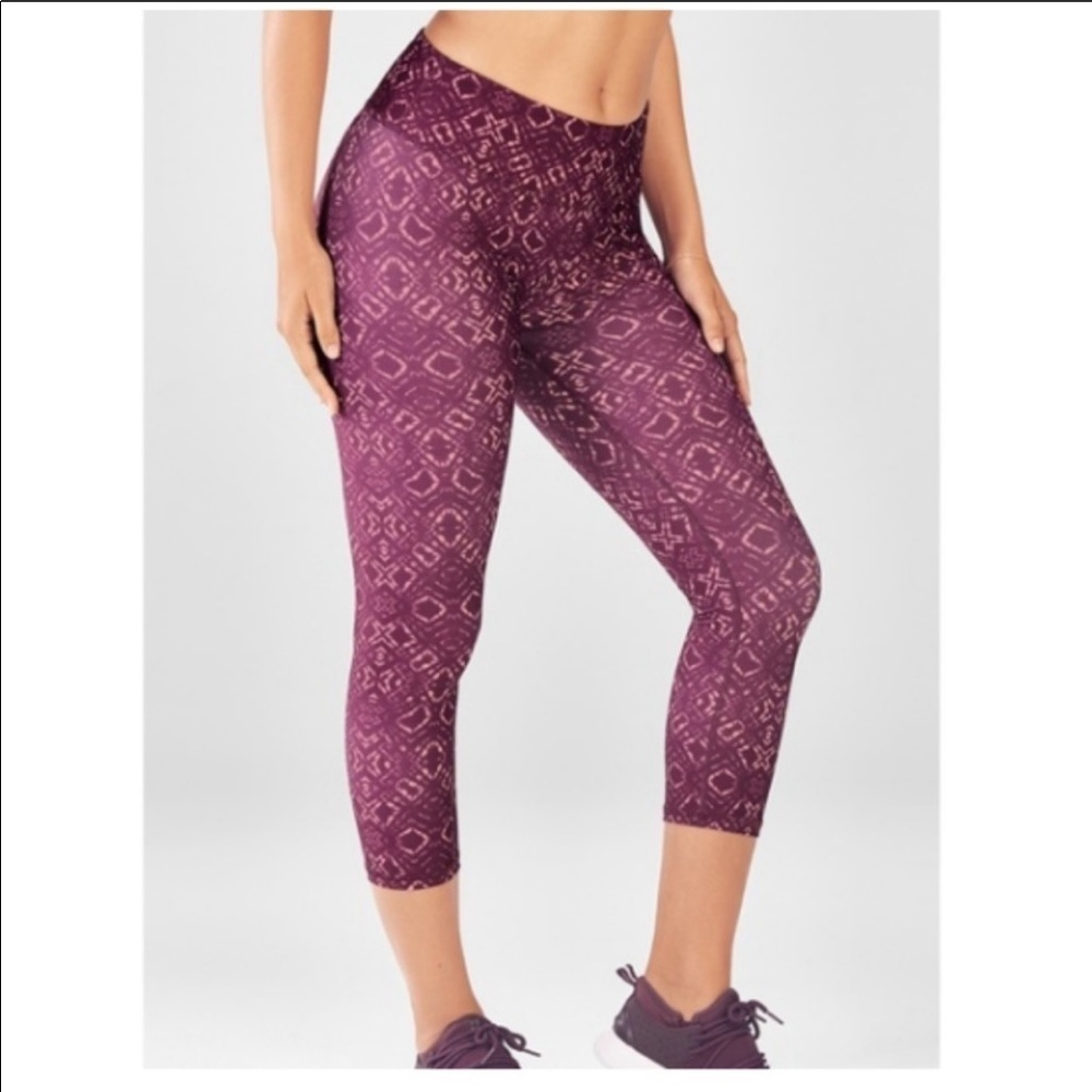 Fabletics- Amara Mid- Rise Printed Powerlite Crop - Picture 2 of 6
